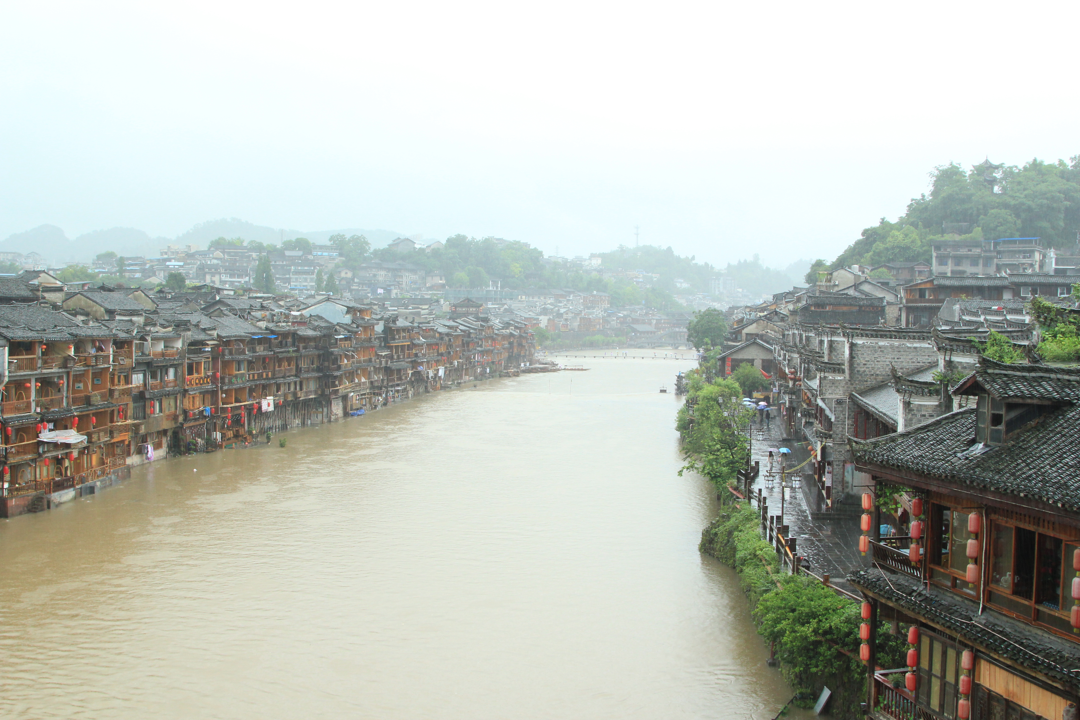 边城和凤凰古城哪个好玩,中国最美古城凤凰古城视频