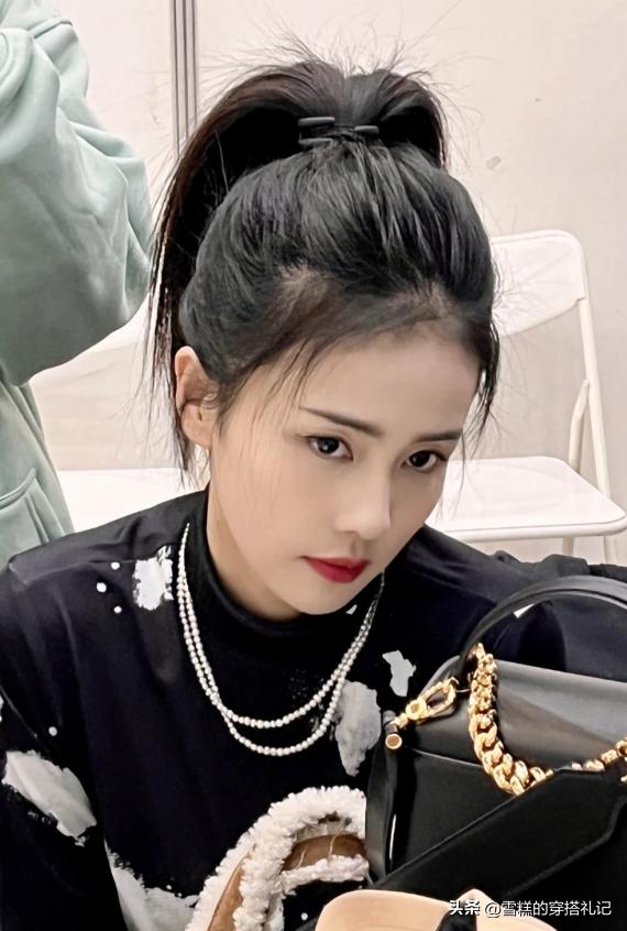 成人扎发显脸小简单款好看,告别披头散发扎发其实最时髦减龄