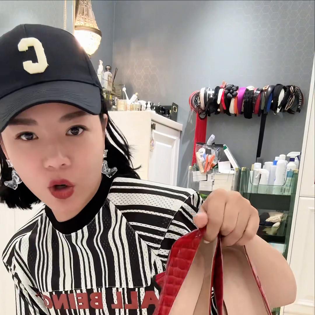 夏天到了是不是又没衣服穿啦？快来看看这里有你种草的嘛#...