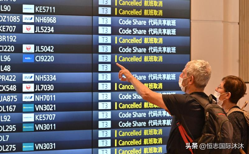 绿卡华人入境被翻行李,华人出境护照被注销