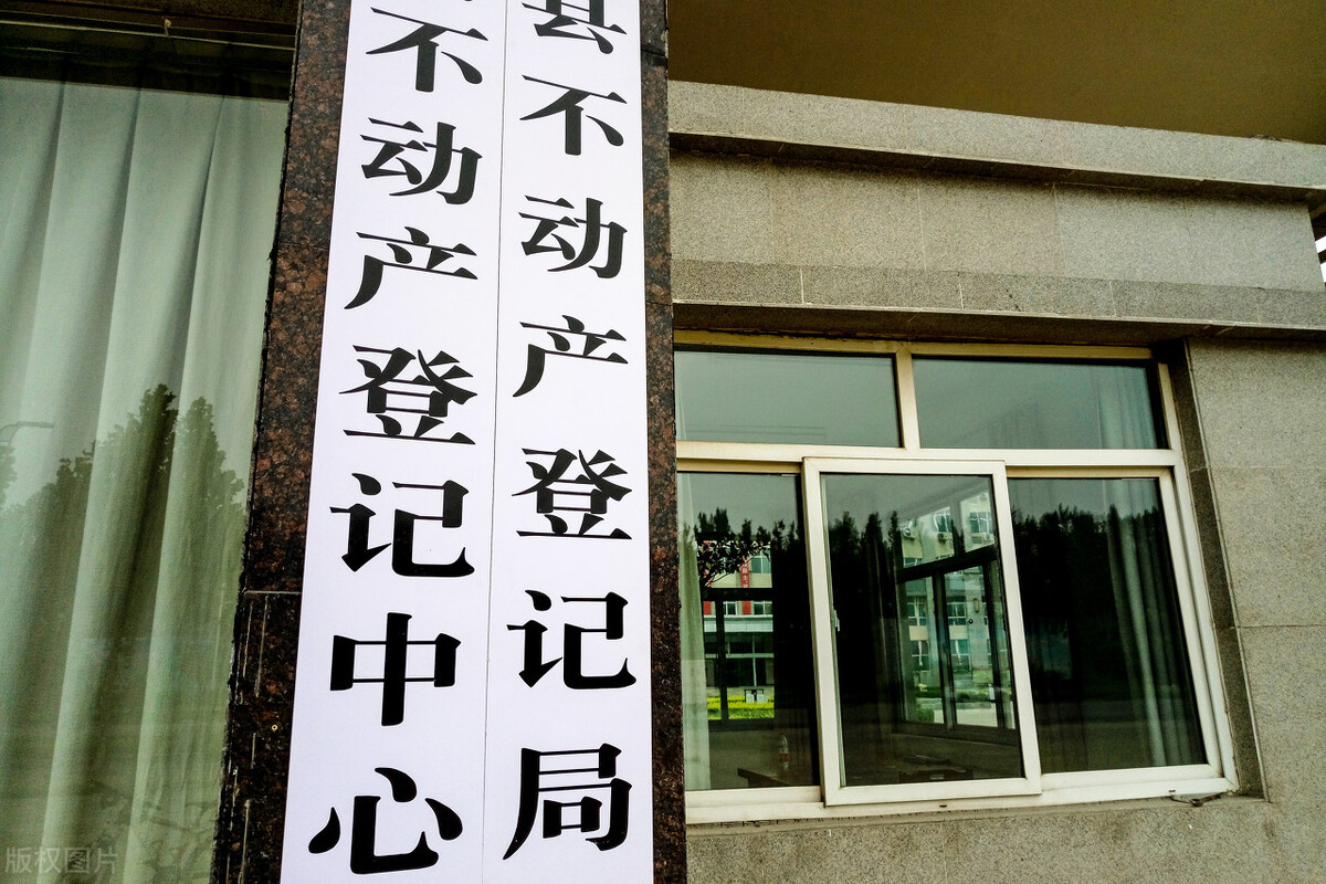 购买车位的使用权合法吗,小区地上车位买卖合同有效