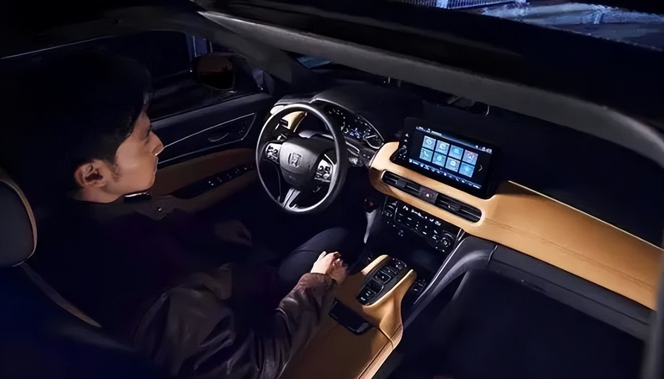 2023本田urv中控屏调节,本田urv顶配带屏幕