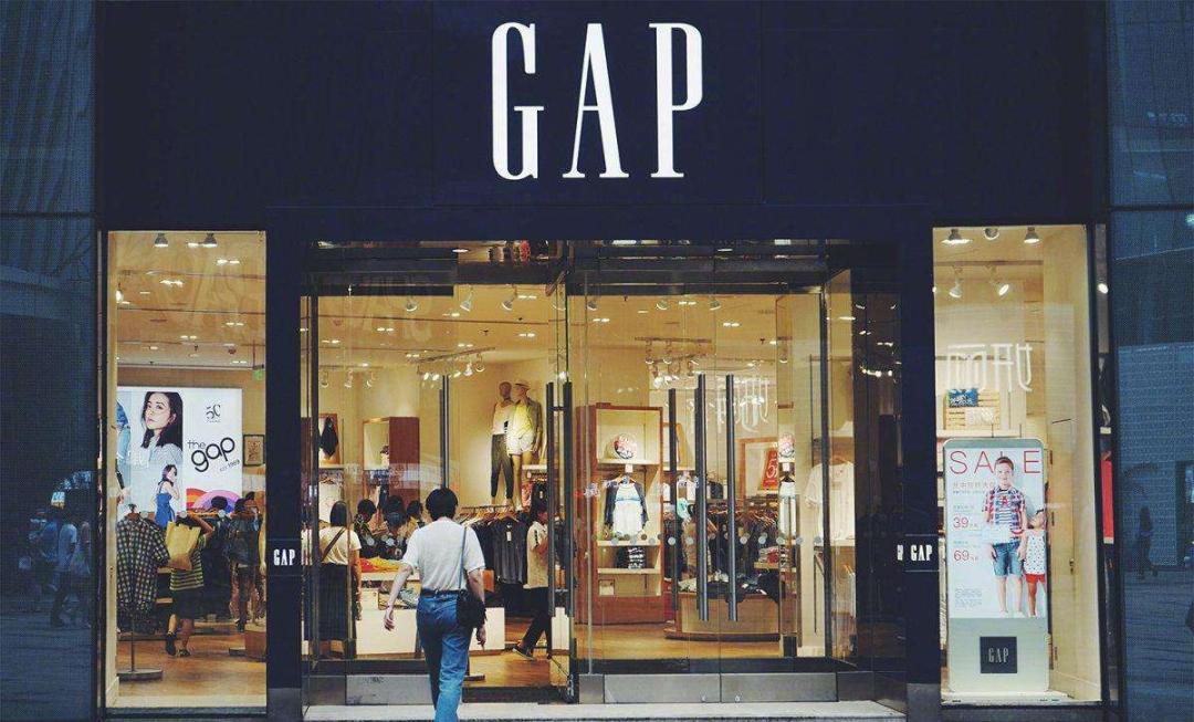 设计摆烂，性价比低，这家北美快时尚鼻祖和中国“代沟”不小