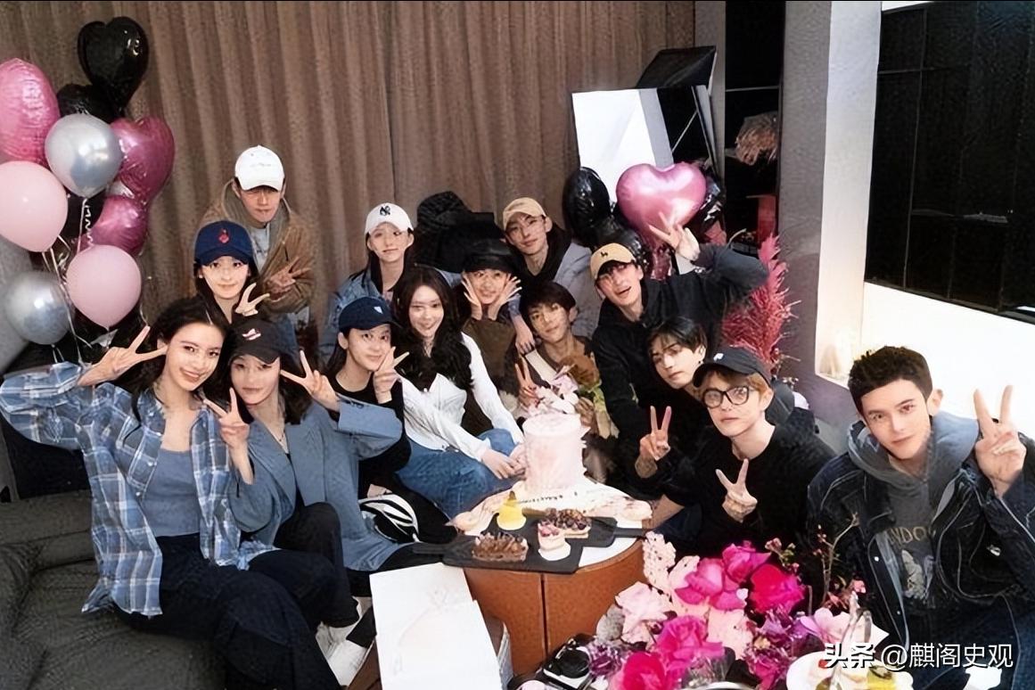 黄晓明又和绯闻女友同框了,黄晓明和前女友合照