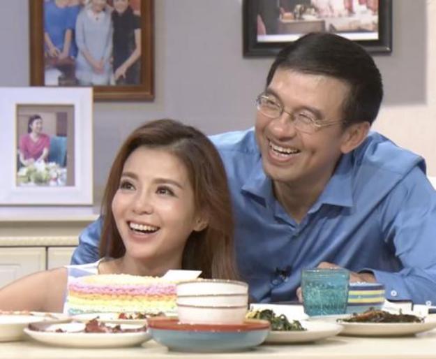 朱迅一家三口照顾瘫痪公公,朱迅和丈夫吃饭