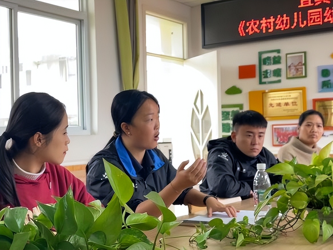 幼儿足球游戏的开发与实践研究,幼儿园足球趣味游戏与课程研发