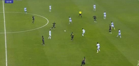 梅西进球c罗滑跪,梅西进球c罗跪滑图