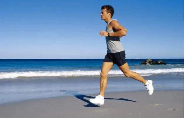 天冷跑步和天热跑步哪个效果好,天气热了跑步没劲怎么回事啊