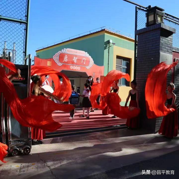 幼儿园入学第一天仪式感文案,新生报到第一天仪式感满格