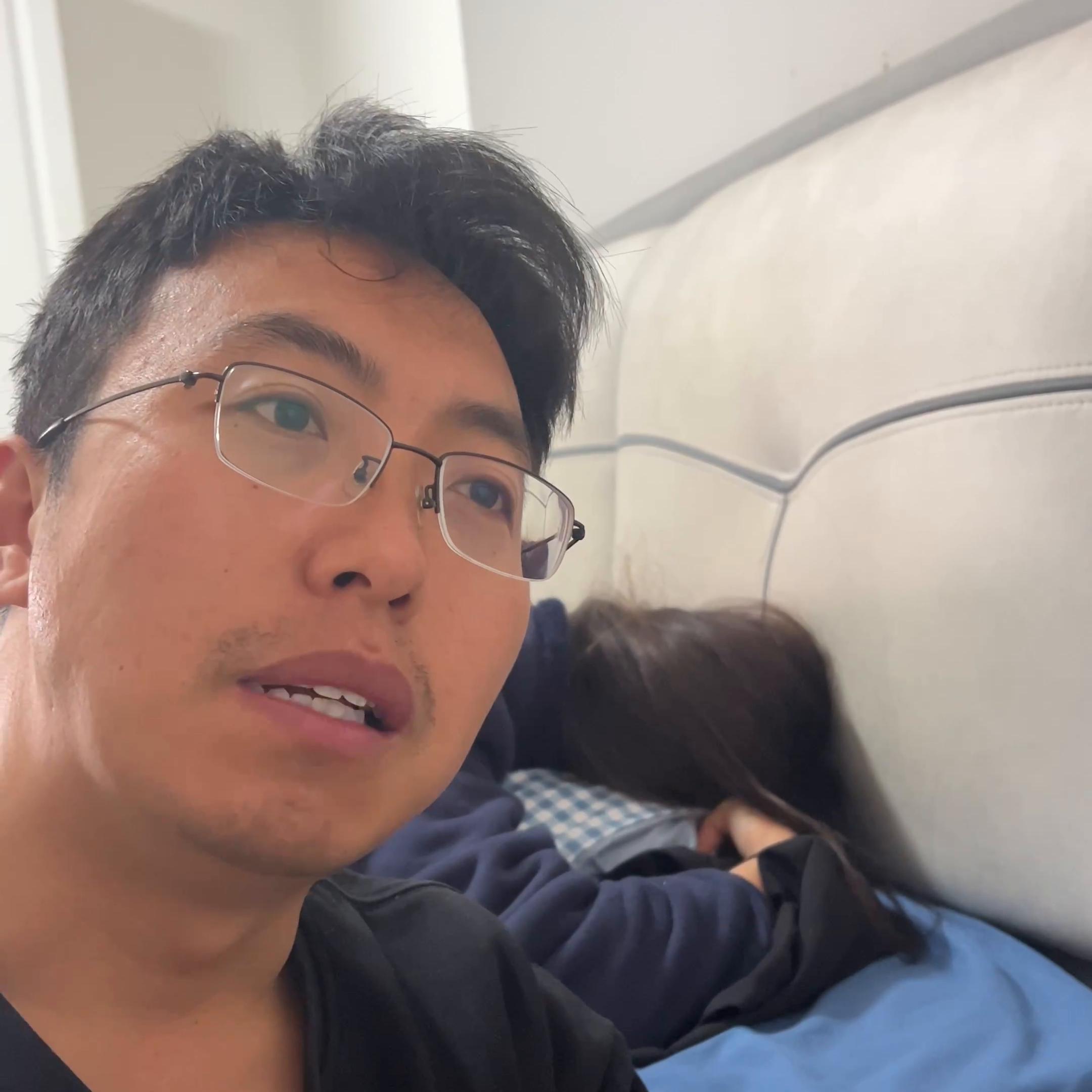 夫妻自驾游摔手机,自驾游老婆哭了