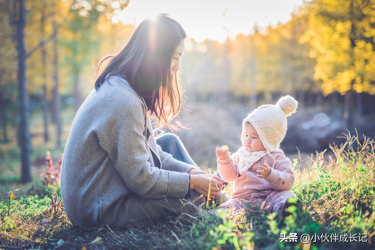 宝宝会说话的爸爸妈妈是什么反应,0-1岁的宝宝语言发展背后的规律