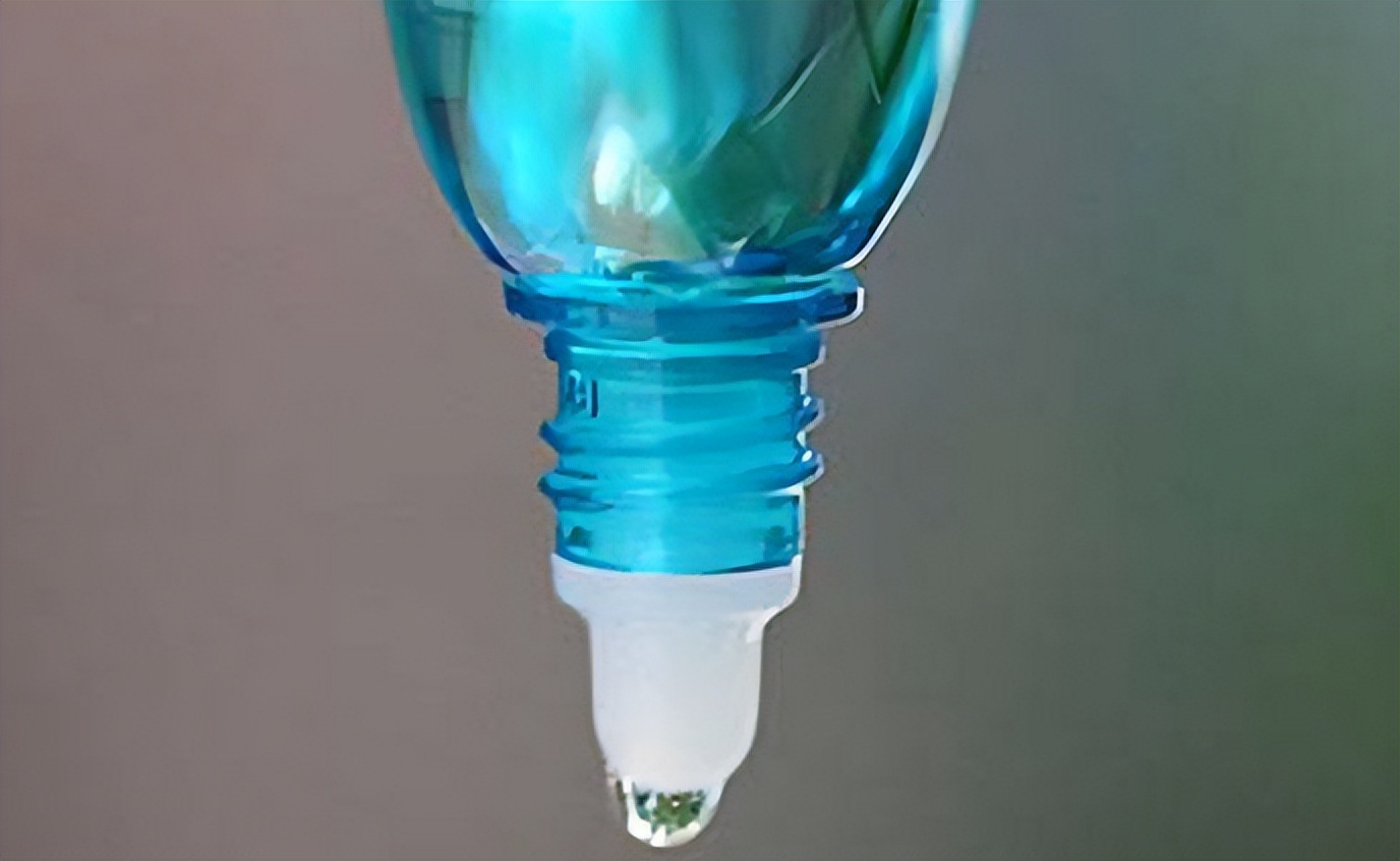 泰迪眼睛红红的睁不开怎么回事,泰迪眼睛红肿睁不开怎么办