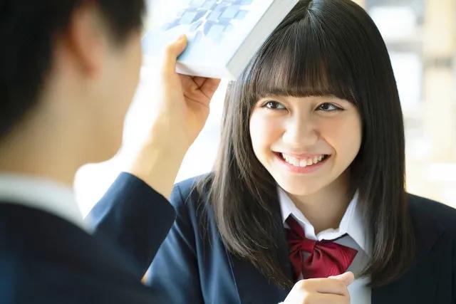 男朋友爱你的几种表现,男朋友真心爱你的几种表现