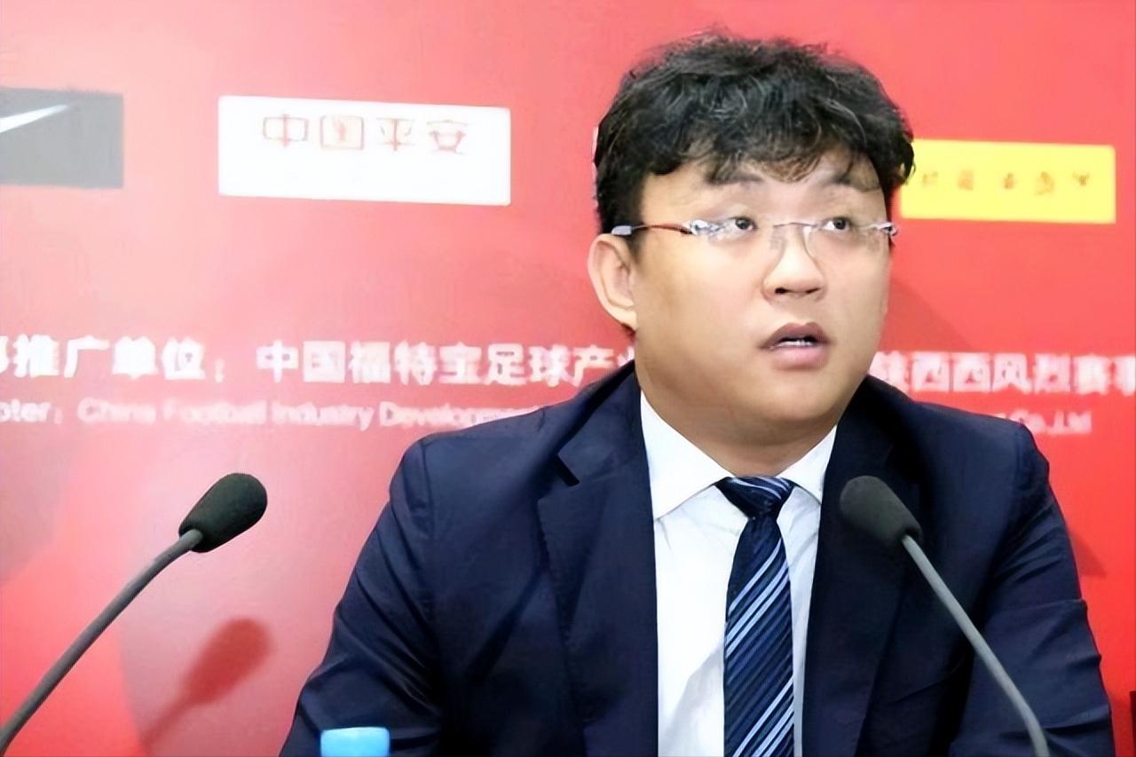 外媒关注足协乱象，王小平被曝是临时工，准入猫腻或与黄松有关
