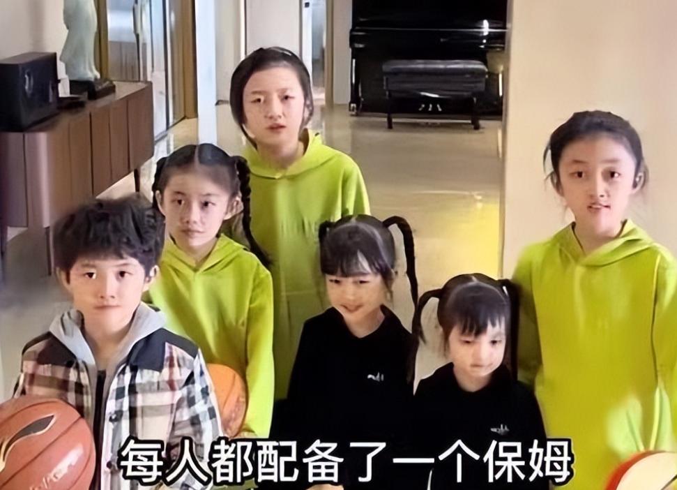 6个孩子每人配一个保姆，这位宝妈好奢侈，嫁亿万富豪住千平豪宅