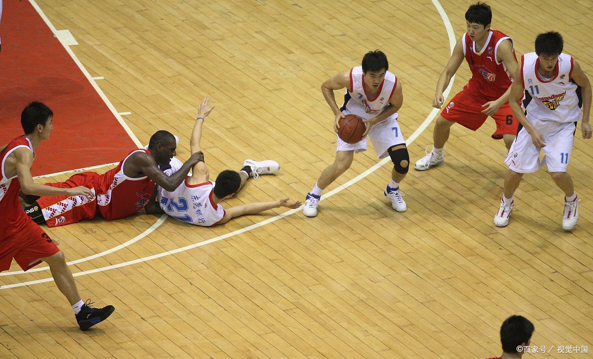 篮球比赛记错犯规重赛吗,篮球双方同时抢到球拉扯犯规吗