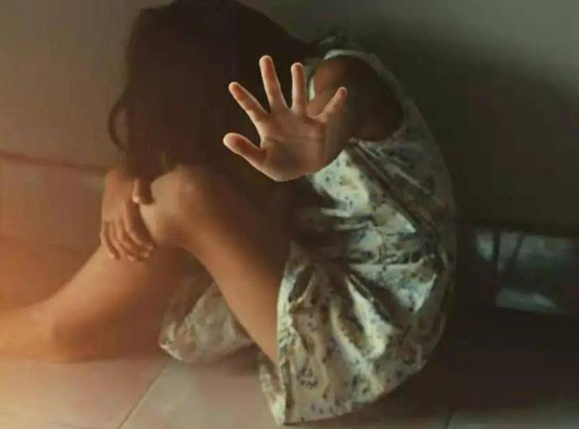 23岁女大学生，为给父亲治病上门做“生意”，每次收500到1000元