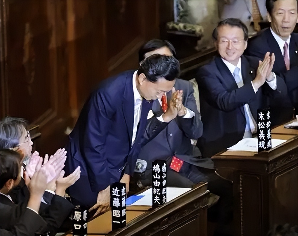 鸠山由纪夫与安倍政治路线,日本首相鸠山由纪夫的现状