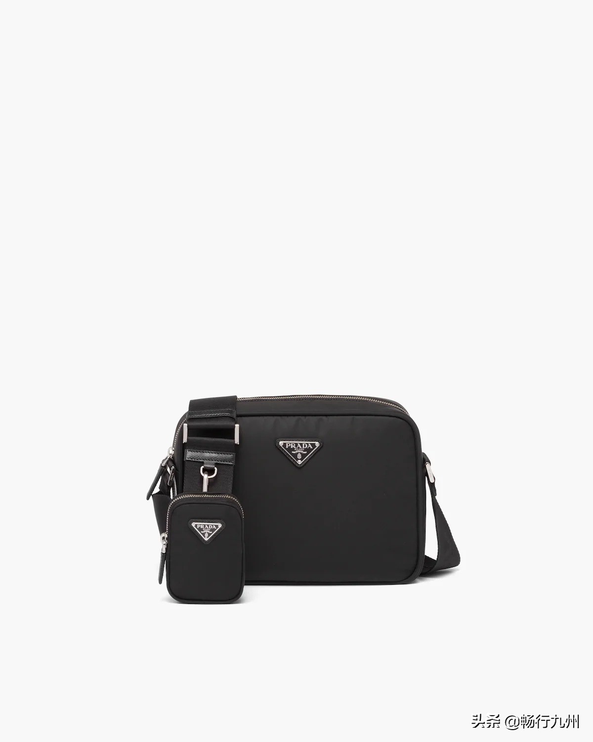 背着迷你包的Forum鞋、渔夫帽、运动服adidasPrada联名系列