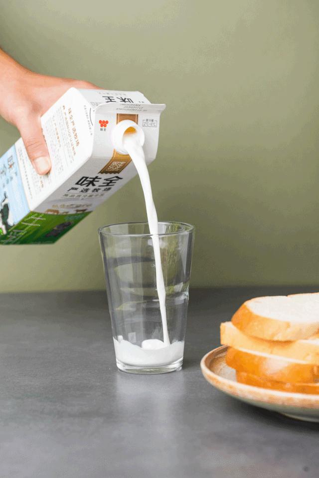 咖啡店常用的拿铁牛奶 (咖啡店用什么牛奶比较好)