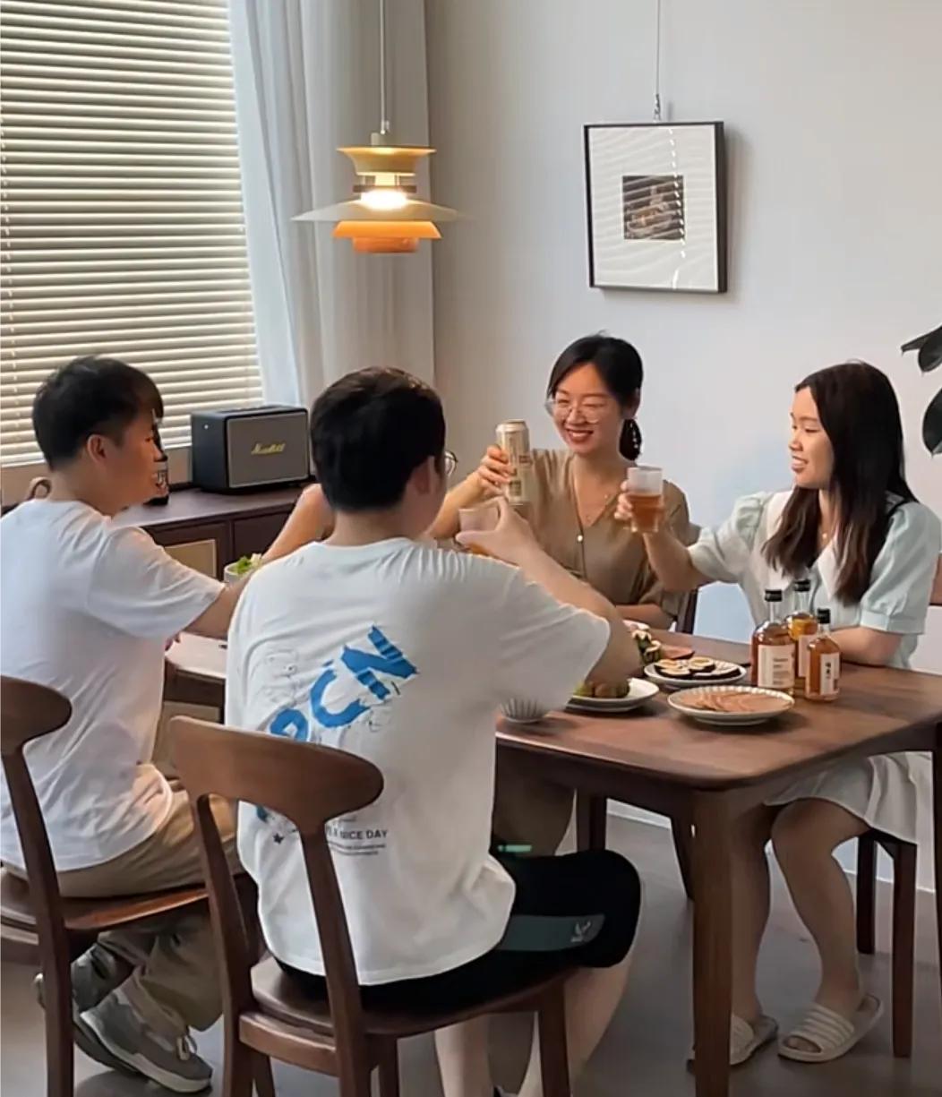 什么样的餐桌最受欢迎,这5种餐桌大家不要再买了