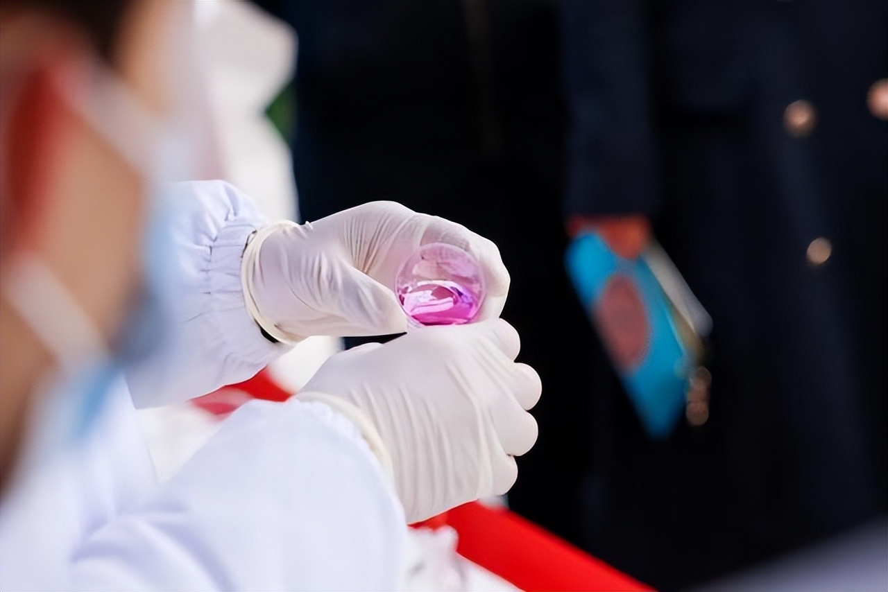 青少年世界艾滋病日校园宣传,11月“世界艾滋病日”主题宣讲