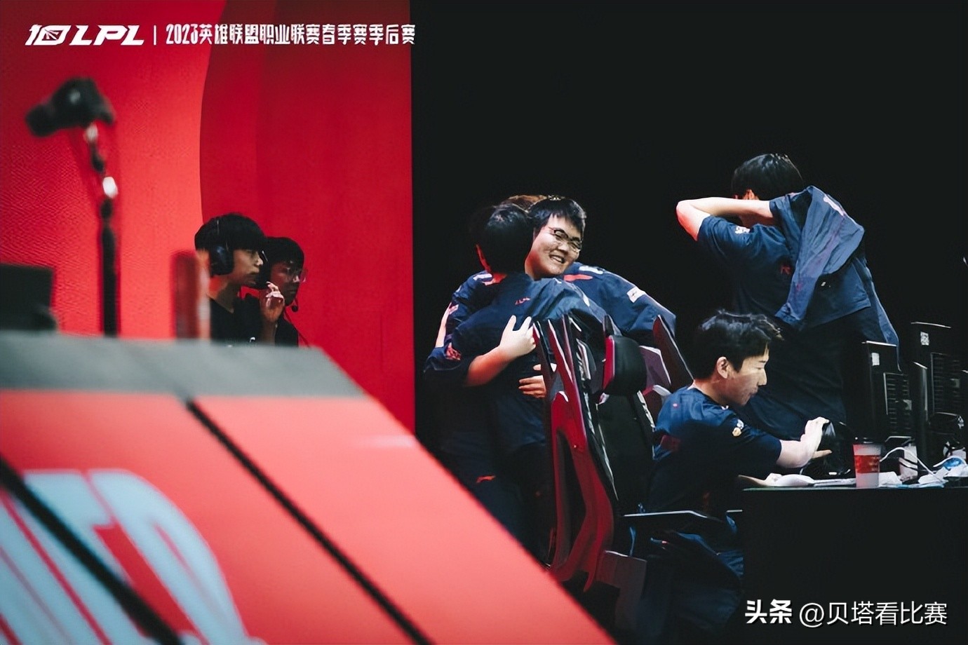 jdg击败tes视频韩文解说,jdg最后一波战胜tes