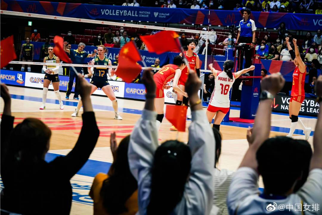 中国女排八进四将迎战巴西,女排新战术视频