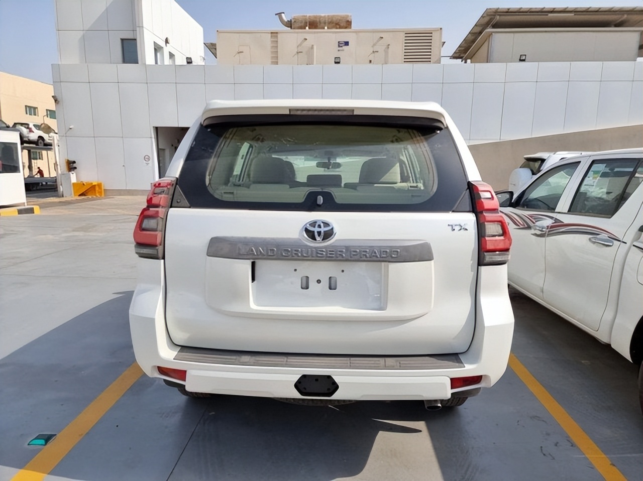 2020款丰田霸道270020万左右,丰田霸道2700最帅的颜色