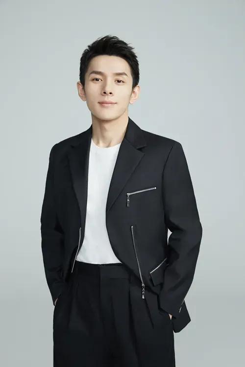 口红一哥李佳琦的带货量,口红一哥年赚两亿