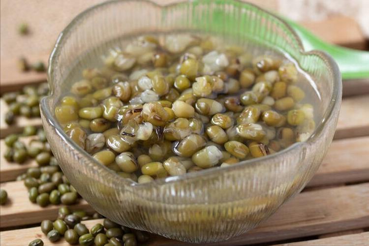 煮红豆绿豆开水下锅还是凉水,煮红豆绿豆怎么煮