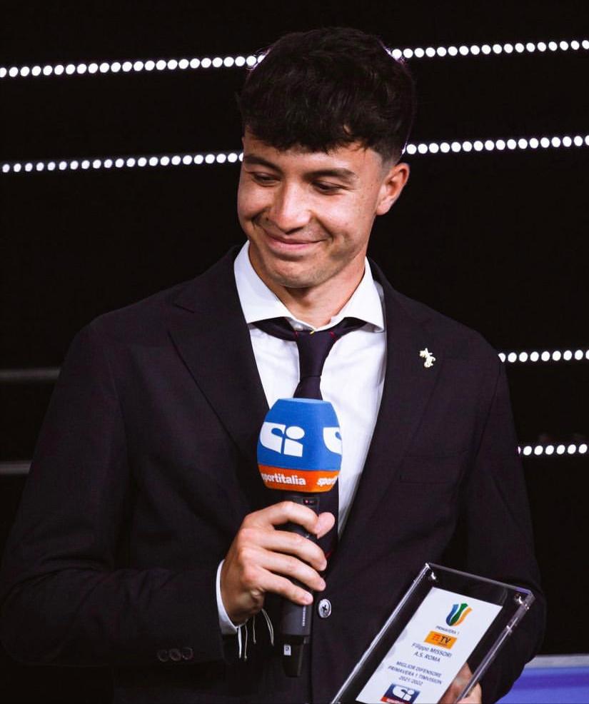 “伟意左”是左脚还是右脚，穆里尼奥开始新尝试，期待欧会杯决赛