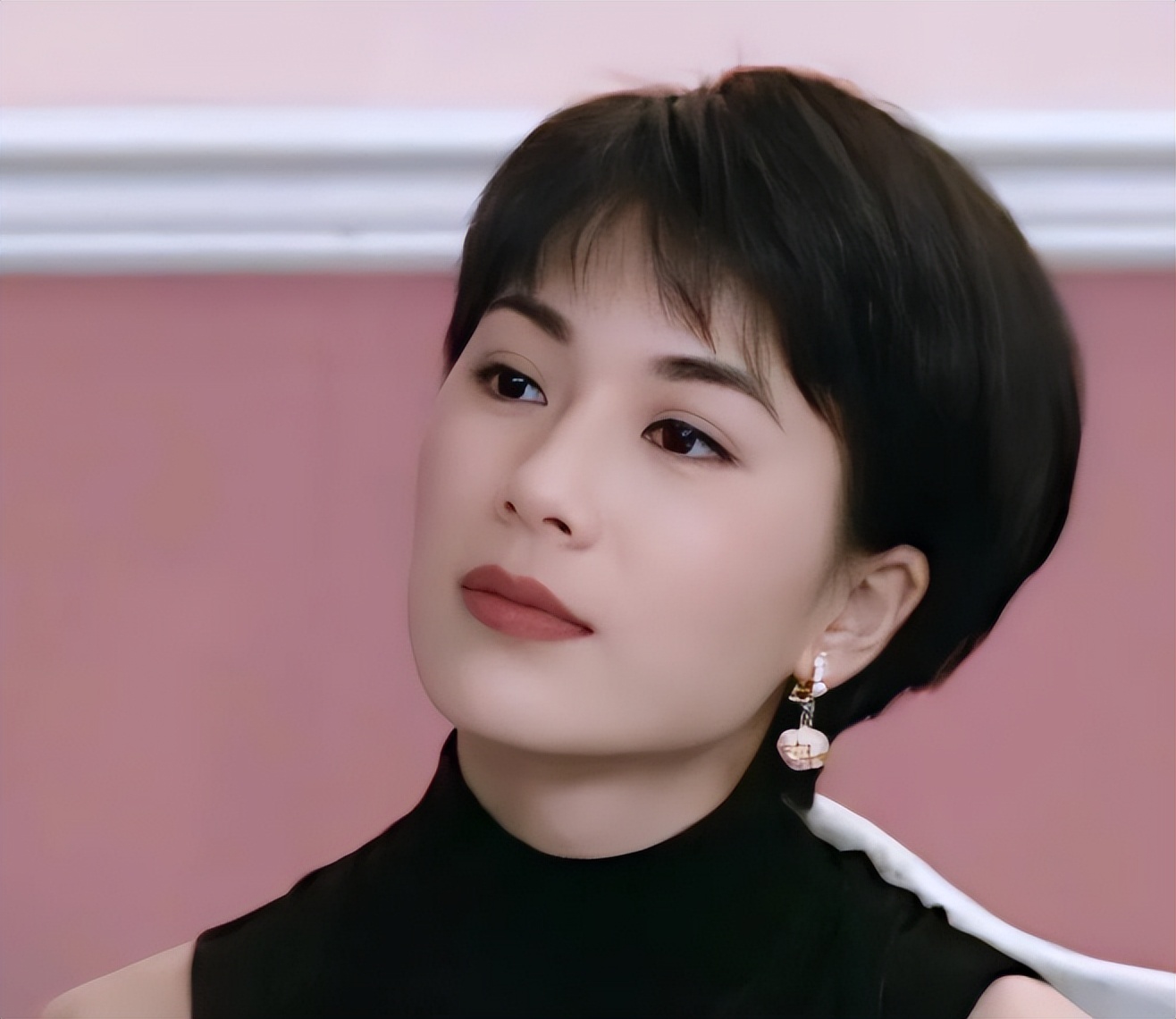 明明是双胞胎却被区别对待,明明是双胞胎却被区别对待的电影