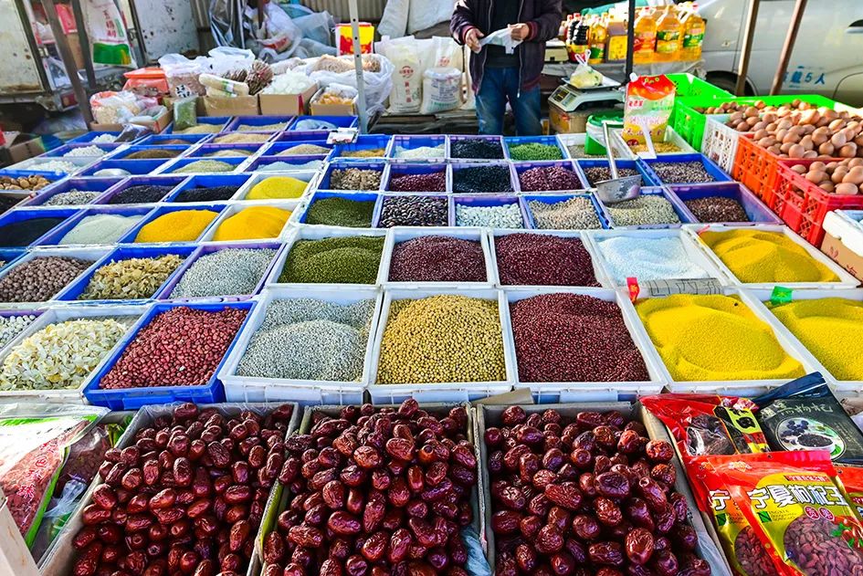 西山脚下的早市,闲逛最具人间烟火气的早市