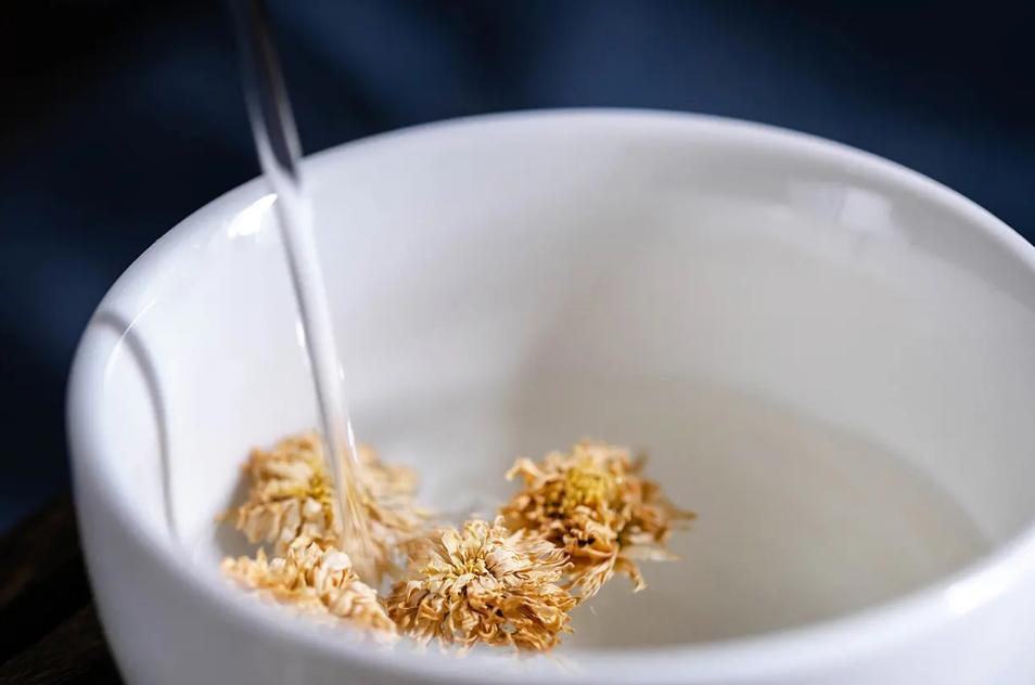 菊花茶金银花茶荷叶茶哪个好喝,清新爽口胖大海菊花茶好喝又健康