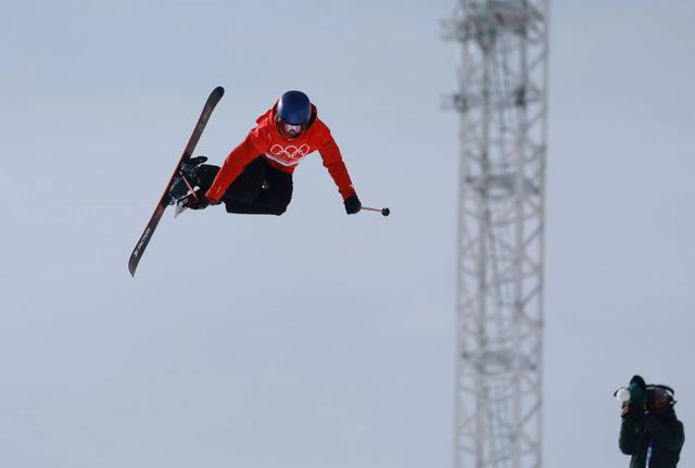 吃韭菜盒子涂美甲，轻松闯入决赛，谷爱凌这小姑娘到底啥人设