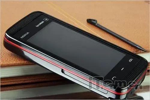 回忆90后玩的游戏,90后必备的4款手机