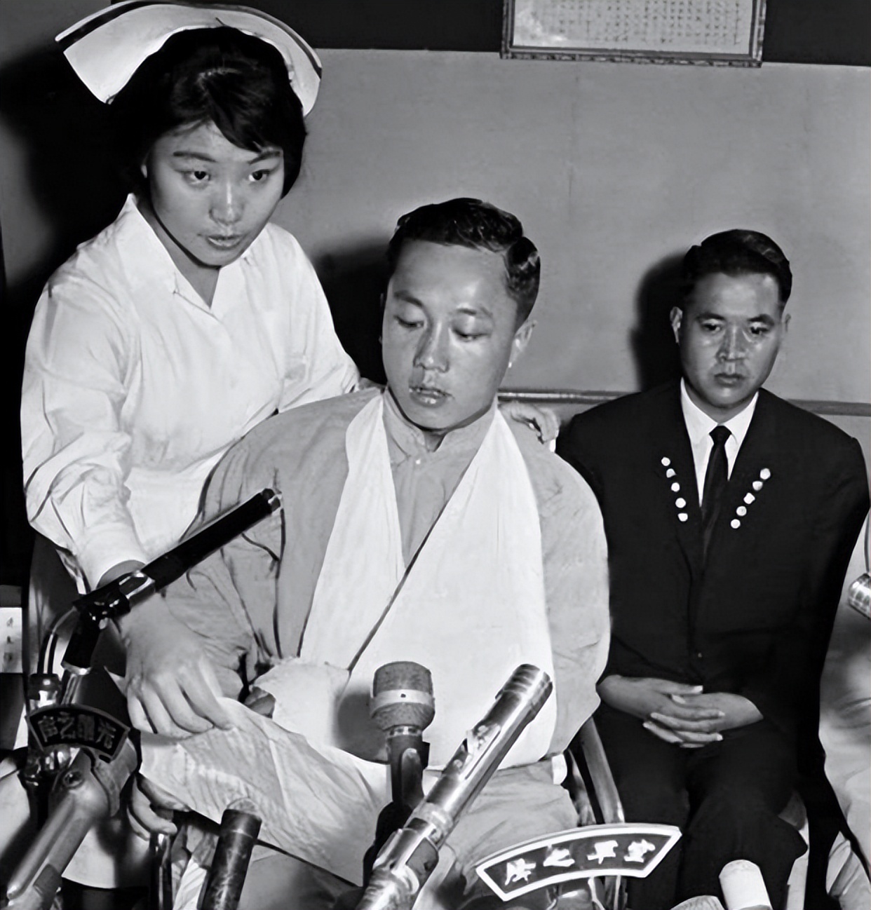 空军中尉落地台湾，看到荷枪实弹的国军包围过来，朝自己头部开枪