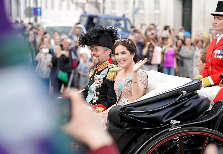 以色列“钻石王子”利用交友App骗取千万美元，庞氏*局骗**再现江湖