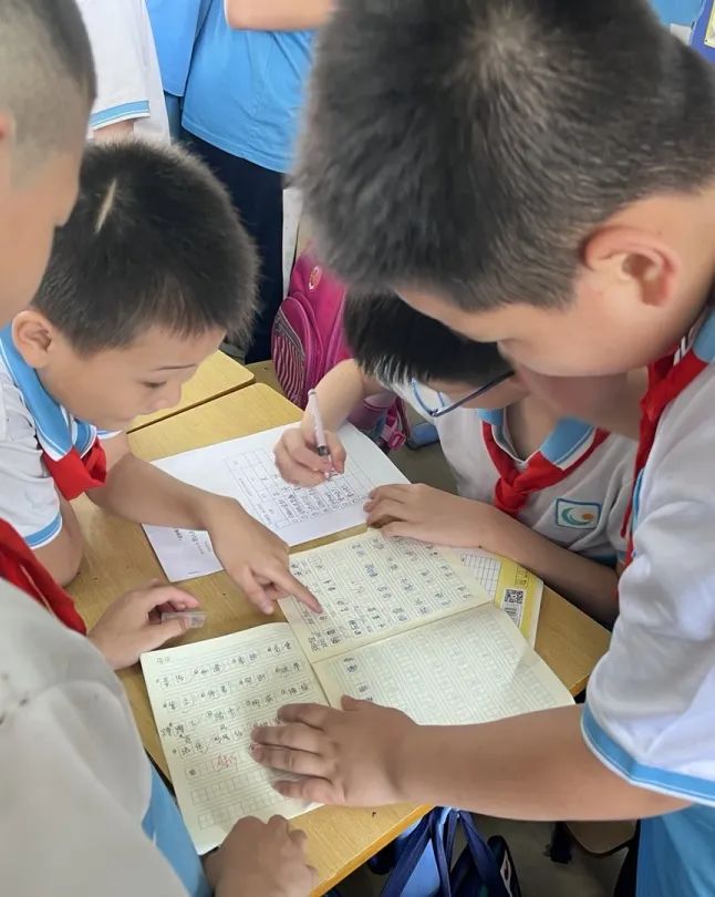 语林啄木鸟，纠错在行动——联和吴汉小学开展规范汉字系列活动