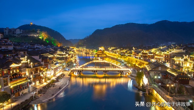 凤凰古城磁浮观光快线,凤凰古城景区