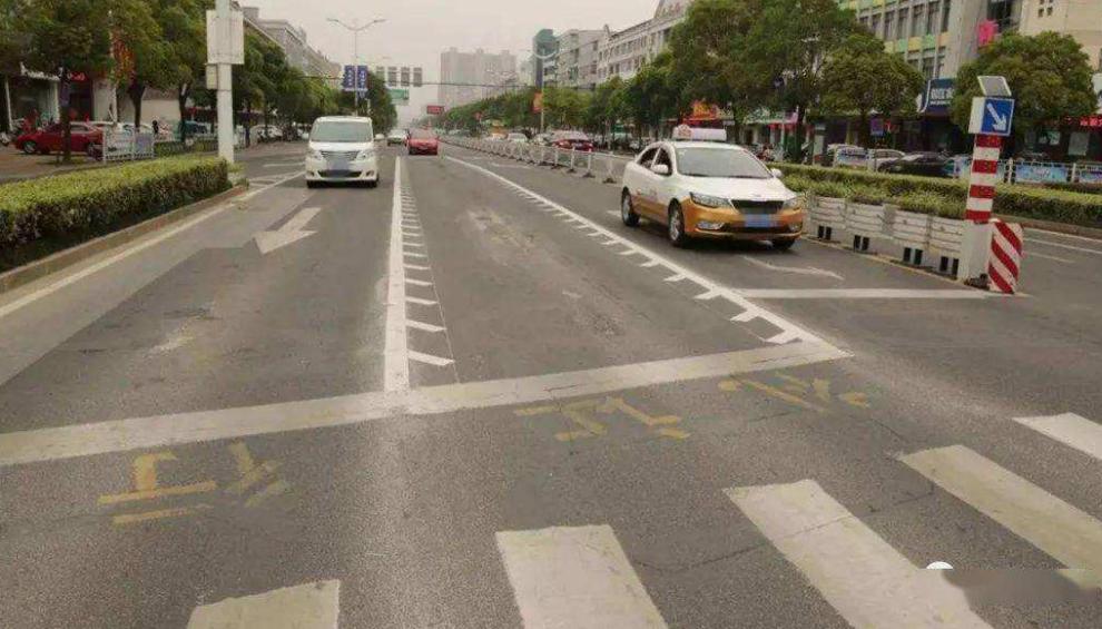 “锯齿车道”应该怎么走？新手司机力不从心，走错被扣了6分