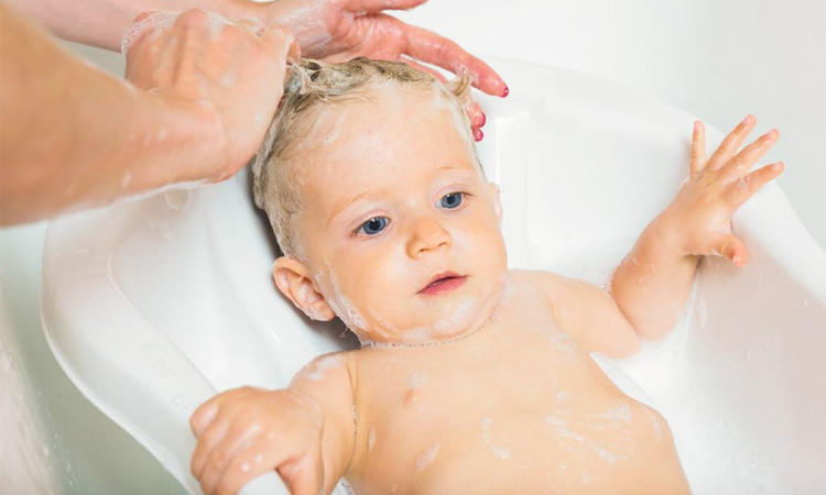 游泳馆婴儿洗澡的正确方法完整版,新生儿肚脐还未脱落如何正确洗澡