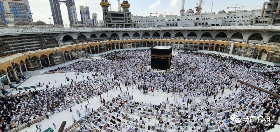 俄罗斯男子在海边被鲨鱼咬死,俄罗斯男子被鲨鱼咬死鲨鱼被捕