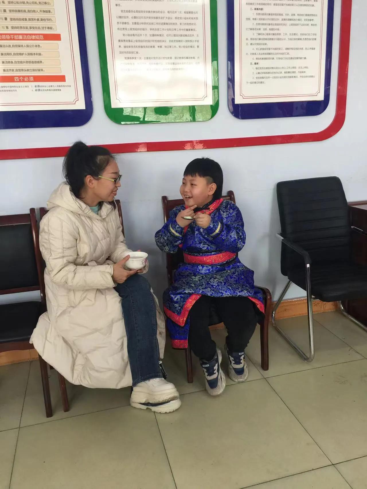 这位女创业大学生甘当“爱心妈妈”