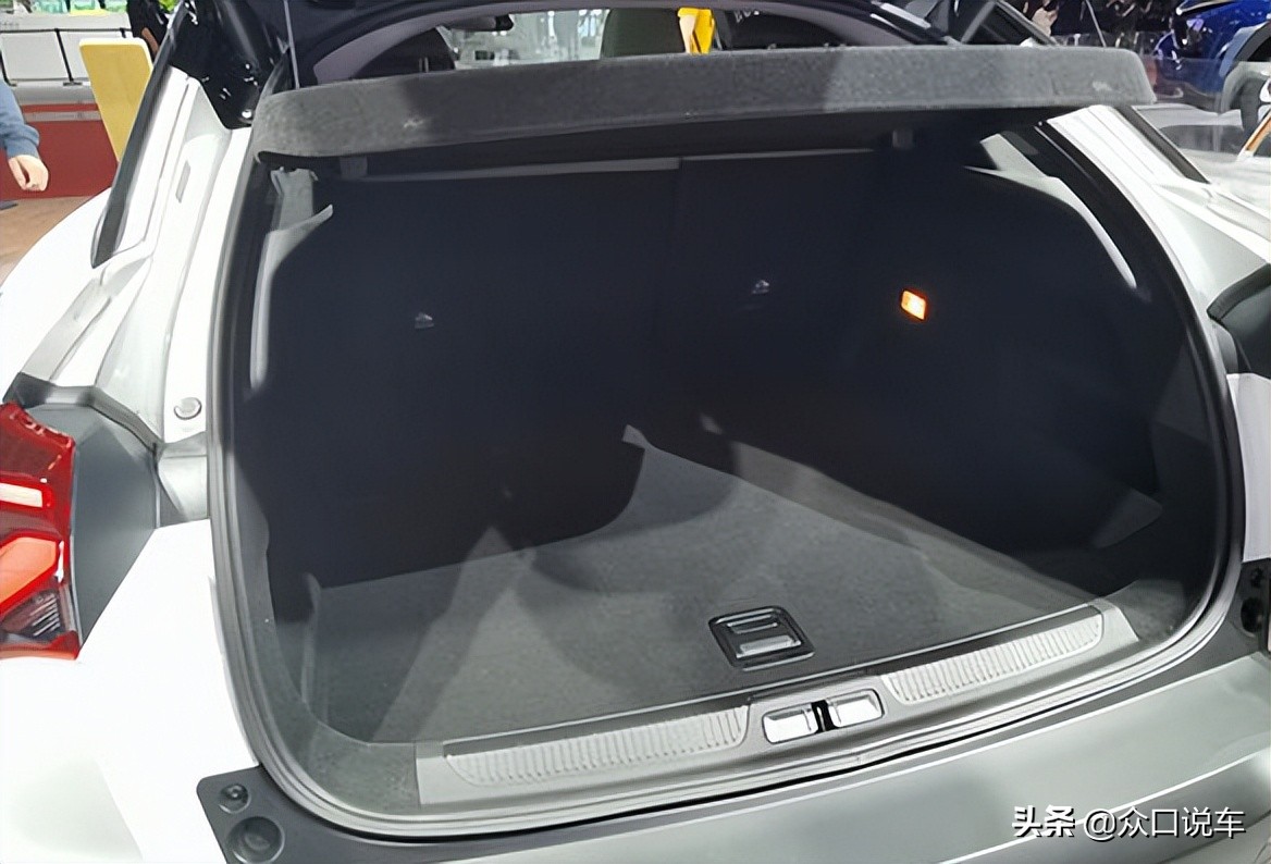 凡尔赛和凯美瑞哪个值得购买,凯美瑞与凡尔赛