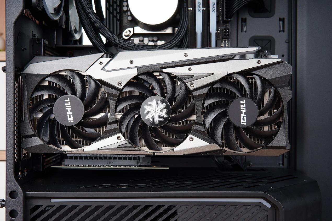 可以装多个硬盘的主机箱,带可插拔硬盘盒的主机