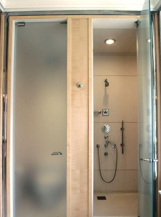 卫生间装玻璃门会不会没有隐私,家里卫生间有必要用钢化玻璃吗