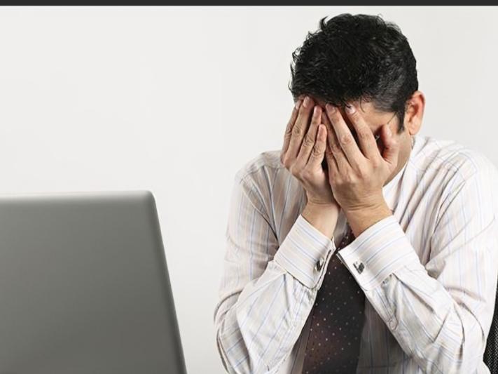 东莞:情侣吵架,女子当众脱裤威胁,“脱掉的是裤子也是尊严”