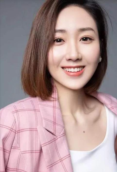 90后漂亮主持人,90岁最漂亮的主持人